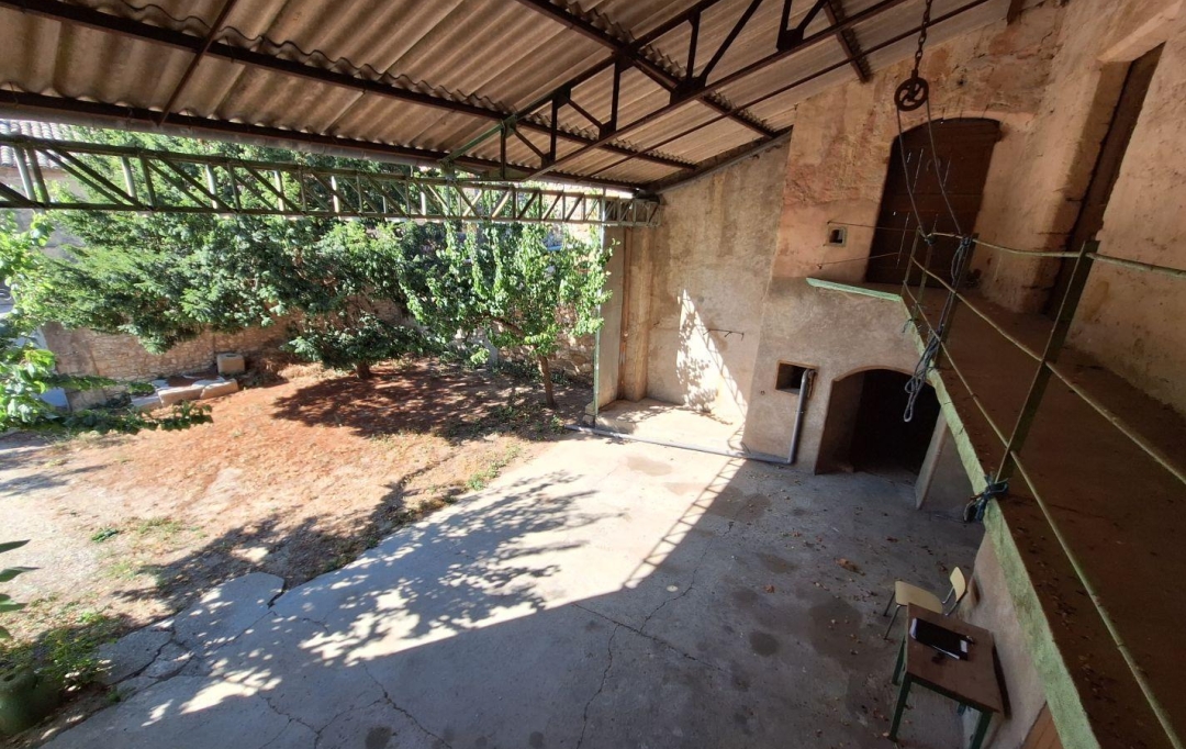 Midimas Immo : House | UZES (30700) | 300 m2 | 237 000 € 