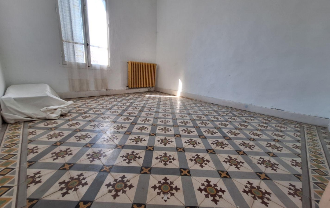 Midimas Immo : Maison / Villa | UZES (30700) | 300 m2 | 237 000 € 