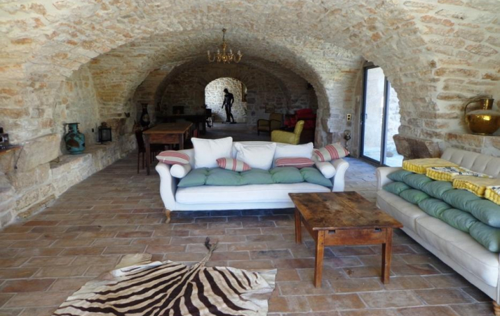 Midimas Immo : Domaines / Propriétés | ISSIRAC (30760) | 800 m2 | 995 000 € 