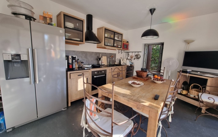 Maison de ville BAGNOLS-SUR-CEZE 340 m2 298 000 € Maison de ville BAGNOLS-SUR-CEZE 340 m2 298 000 €
