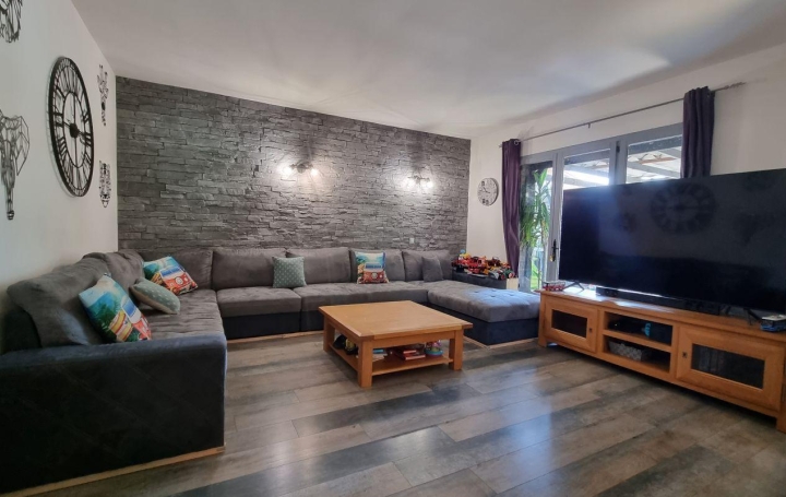 Maison SAINT-MARTIN-D'ARDECHE 180 m2 380 000 € Maison SAINT-MARTIN-D'ARDECHE 180 m2 380 000 €